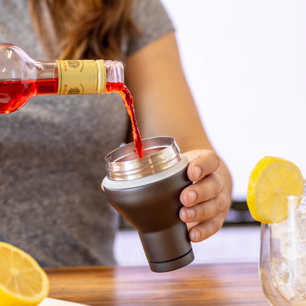 cocktail-shaker-lid-b4 Cocktail_Shaker_lifestyle_2_b714e13d-dd84-4844-956f-11cddc294041.png